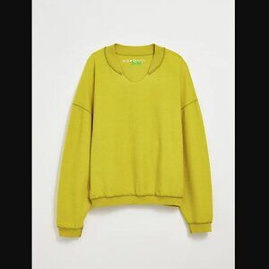 -PRE LOVED- KOTO NOTCHED FLEECE CREW NECK SWEATSHIRT IN CHARTREUSE SZ M
